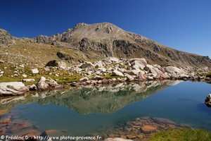 le lac de l'Huile et le Mont Bégo